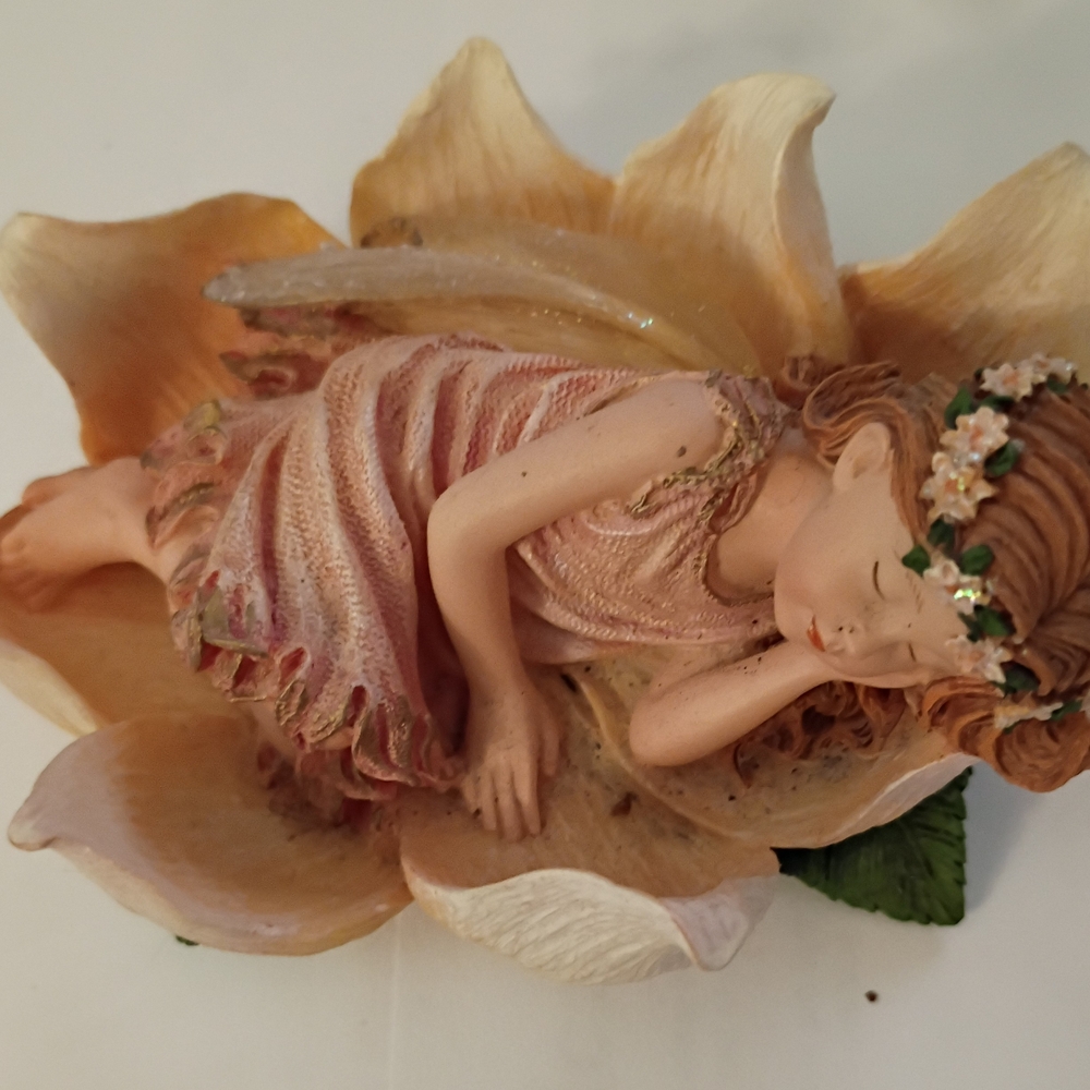 Faerie Glen Faeriepetal Collection Figurine